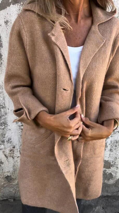 Elegant wool coat for women with practical pockets Lune London