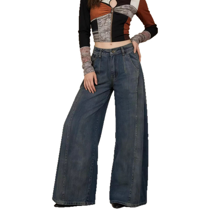 Women's loose denim jeans with a high waistband and classic cut Lune London