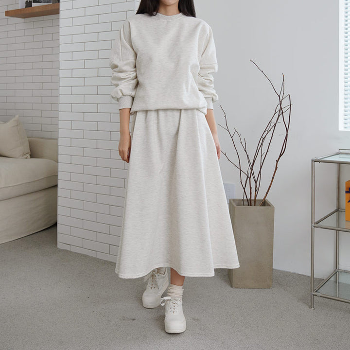 Women Casual Sweatshirt and Maxi Skirt Set with Practical Pockets and Elegant Cut Chic & Stil