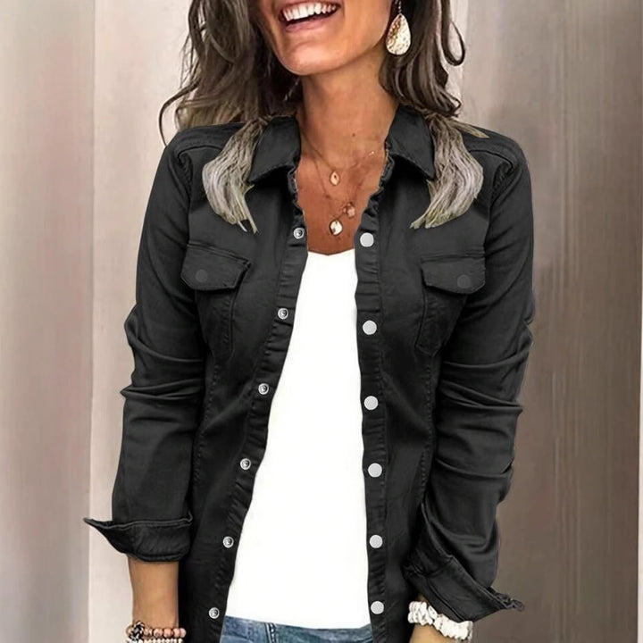 Veste chemise pour dames avec poches poitrine et détails de boutons élégants Chic & Stil