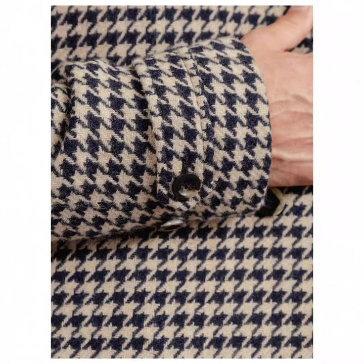 Elegant checkered coat for men with practical pockets and modern cut Lune London