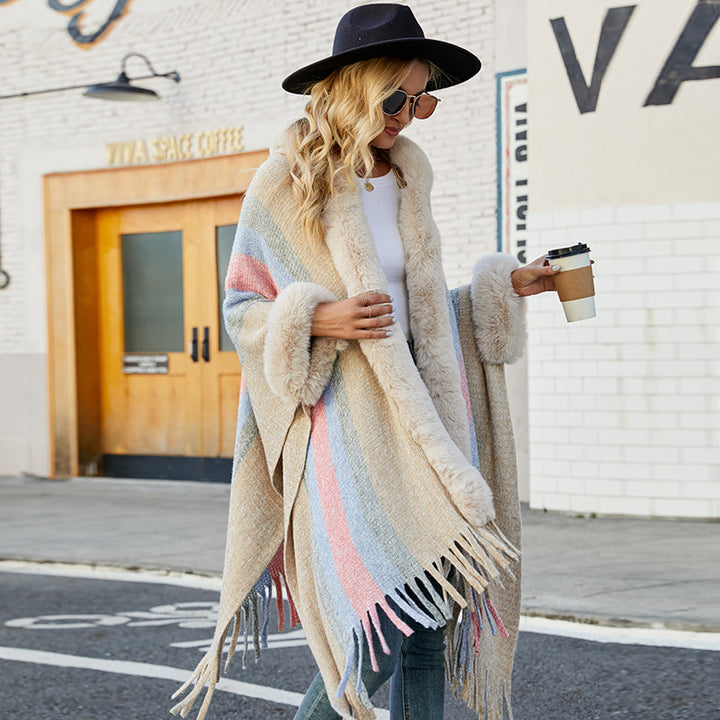 Women fashionable poncho with luxurious faux fur collar and fringes Lune London