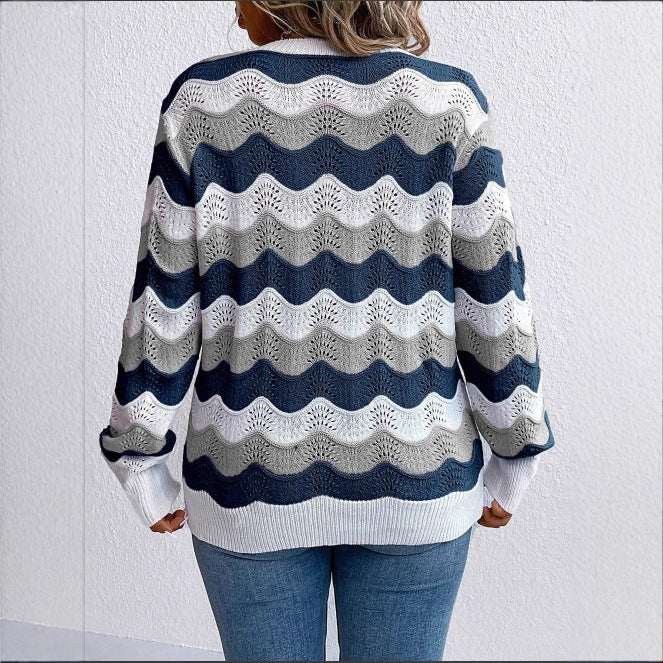 Pull pour femmes à col V avec motif ondulé et structure aérienne Chic & Stil