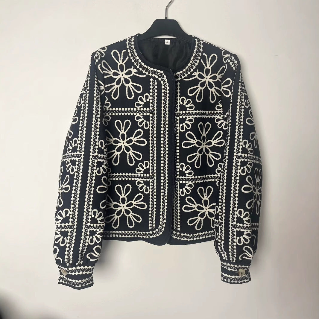 Veste design patchwork pour femmes avec motif floral et appliqués élégants Chic & Stil