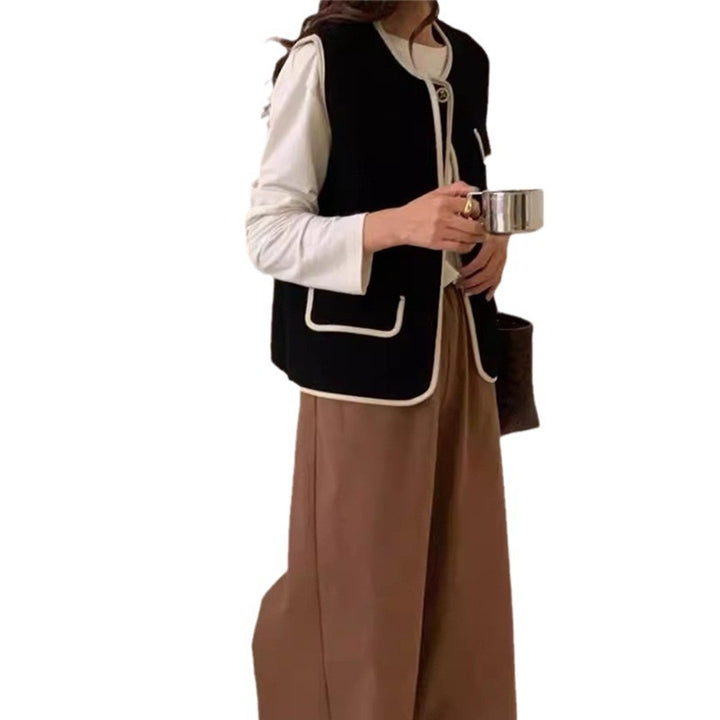 Women's Elegant Vest with Contrasting Pockets and Chic and Stylish Button Details