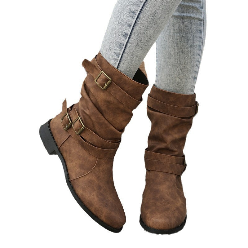 Robust boots for women with trendy buckles and casual chic design