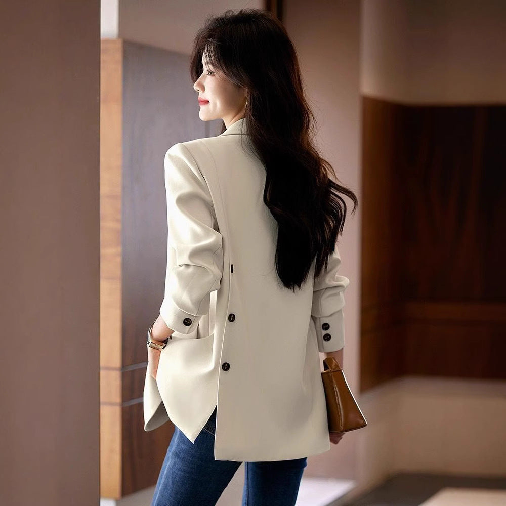 Blazer moderne femme avec coupe texturée et détails de boutons décoratifs Chic & Stil