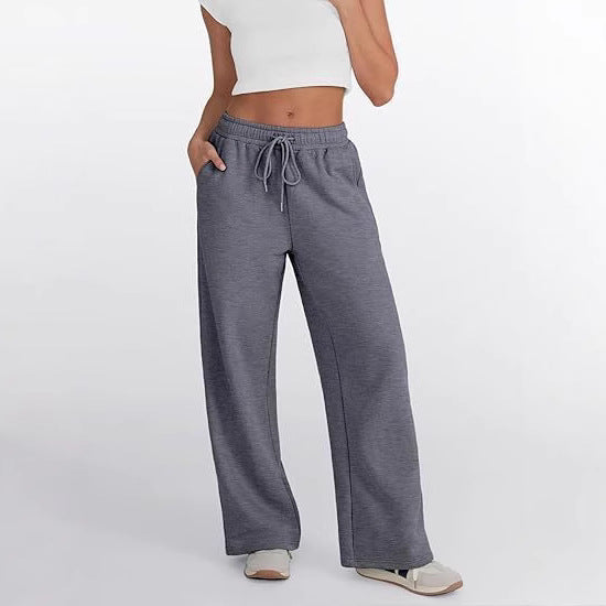 Women's loose leisure pants with elastic waistband and functional side pockets Chic & Stil