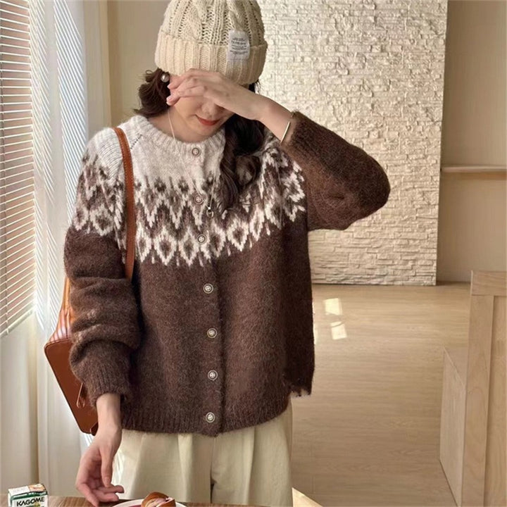 Ladies chunky knit cardigan with geometric Fair-Isle pattern and elegant button placket Lune London