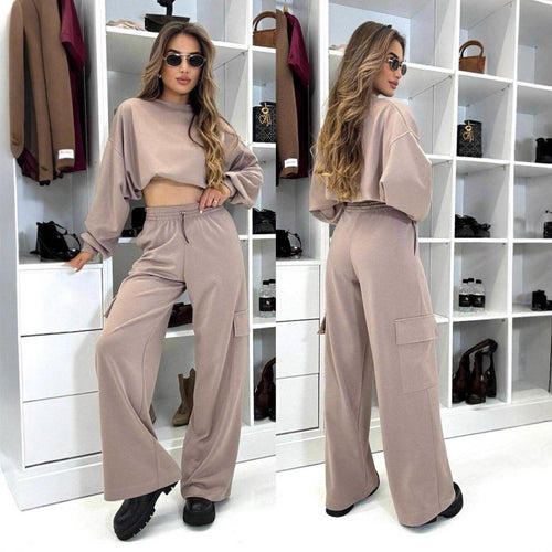 Oversized loungewear set for women with cropped sweatshirt and loose pants Lune London