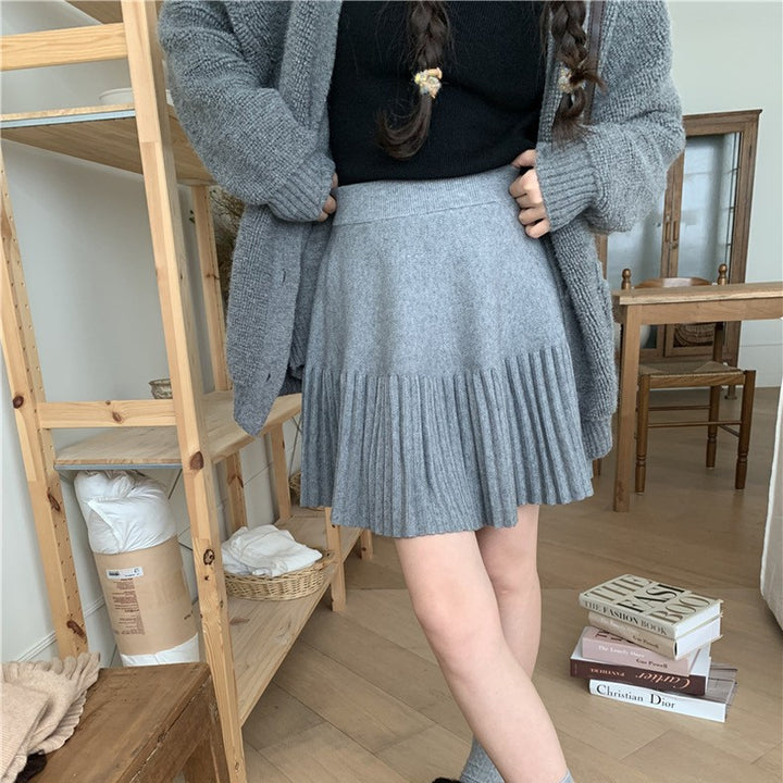 Pleated women's skirt with high waist and elegant drape Lune London