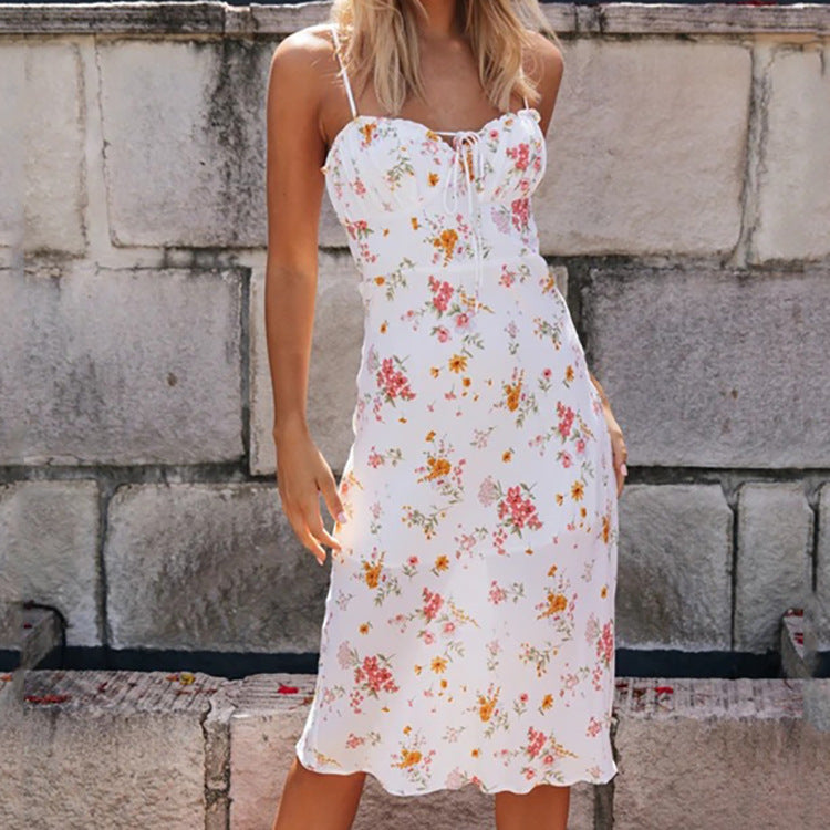 Robe midi florale ajustée pour femme avec une coupe slim et des fronces Chic & Stil