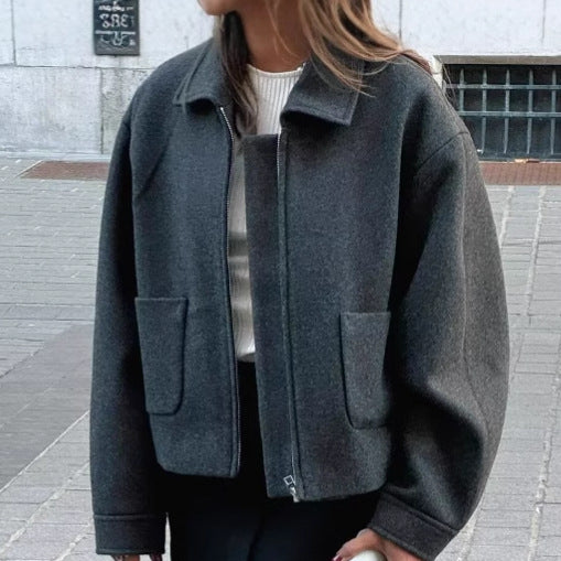 Casual cropped jacket for women with practical pockets and modern zipper Lune London