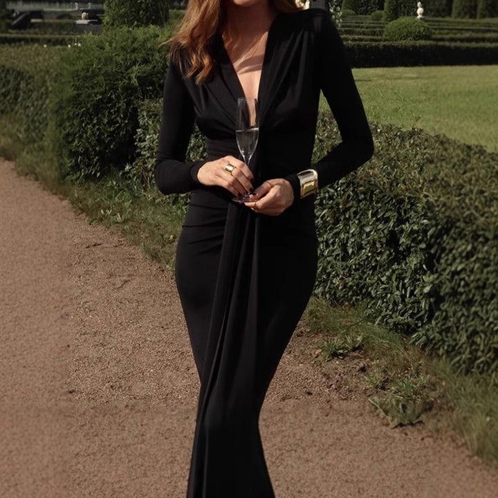 Ladies Elegant Maxi Dress with Long Sleeves and Refined Bow Detail and Chic Sculpting Design