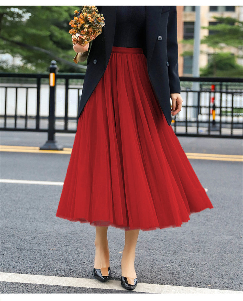 Elegant tulle skirt for women with a flared cut and an elastic waistband Lune London