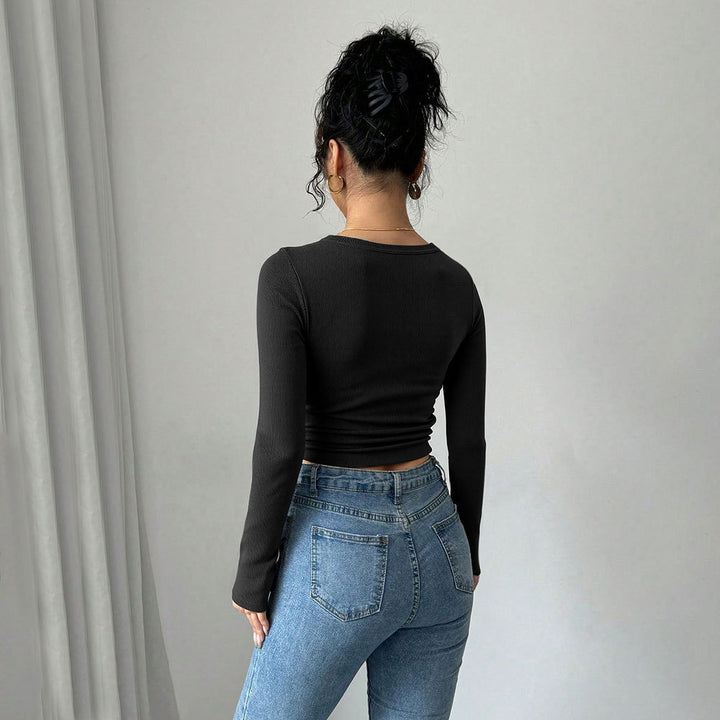 T-shirt court à manches longues pour femmes avec avant orné de boutons élégants Chic & Stil