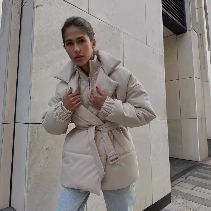 Trendy short women's parka with cinched belt Lune London