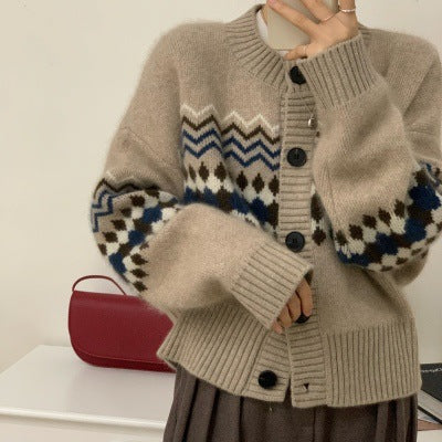 Cardigan féminin à la mode avec motif jacquard saisissant Chic & Stil