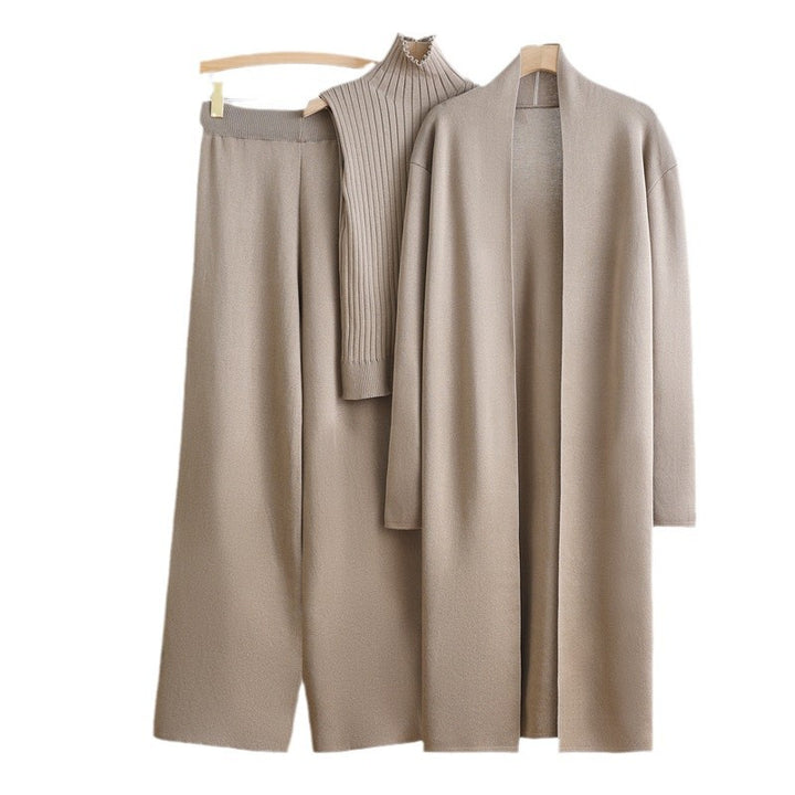 Comfortable knit loungewear set for women with long cardigan and ribbed t-shirts Lune London