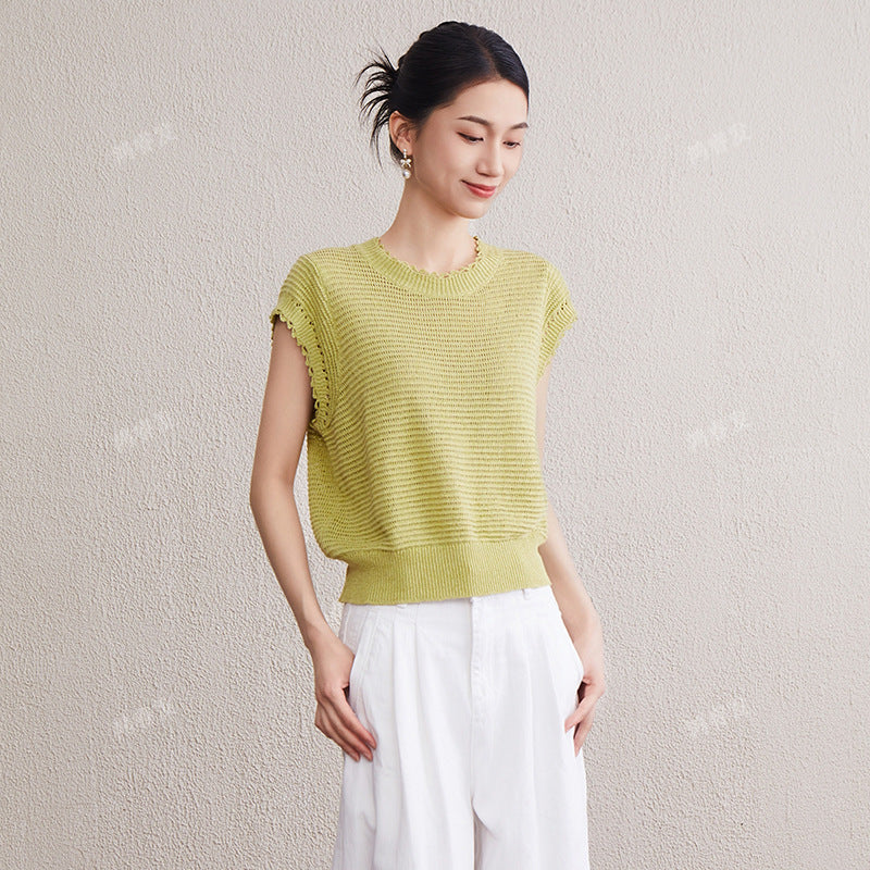 Top court à manches courtes en tricot pour femmes avec un motif texturé fin et des volants ludiques Chic & Stil