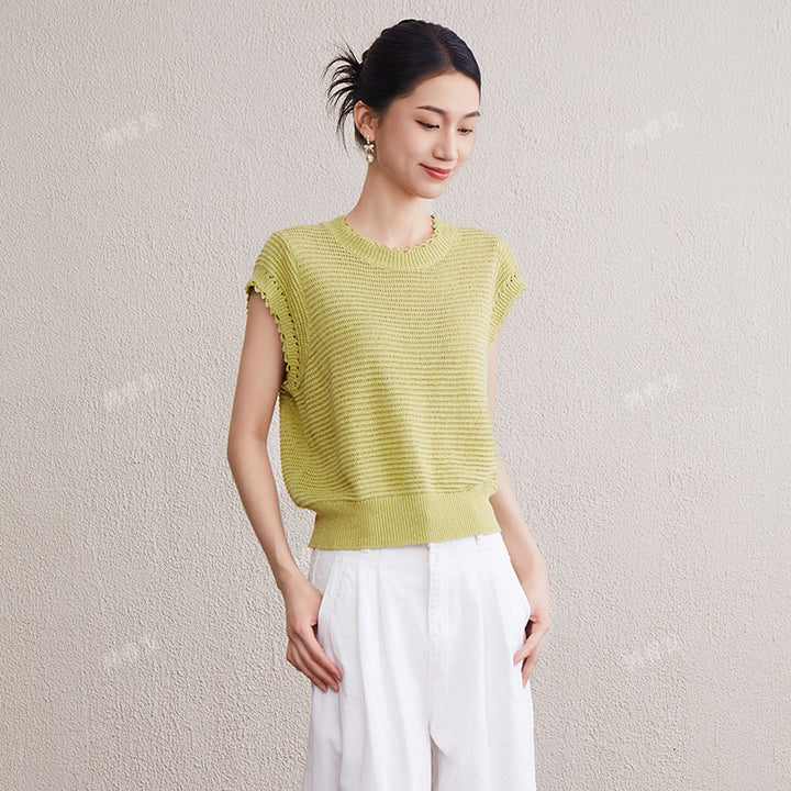 Top court à manches courtes en tricot pour femmes avec un motif texturé fin et des volants ludiques Chic & Stil