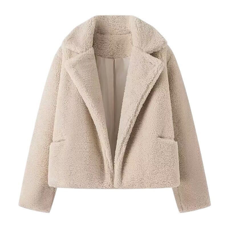Faux fur jacket for women with an elegant oversized fit and a luxurious inner lining Lune London