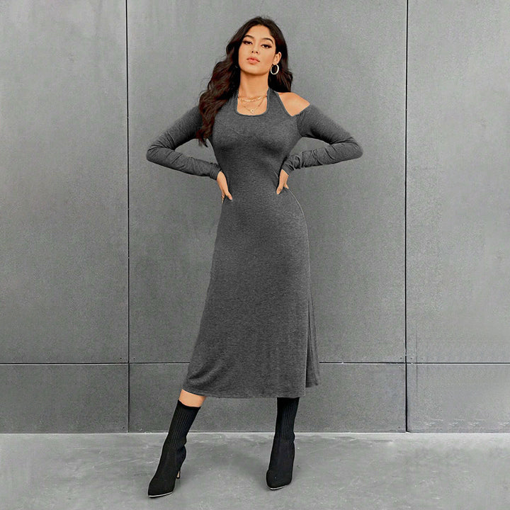 Robe maxi pour femmes avec une coupe chic et des détails découpés élégants Chic & Stil