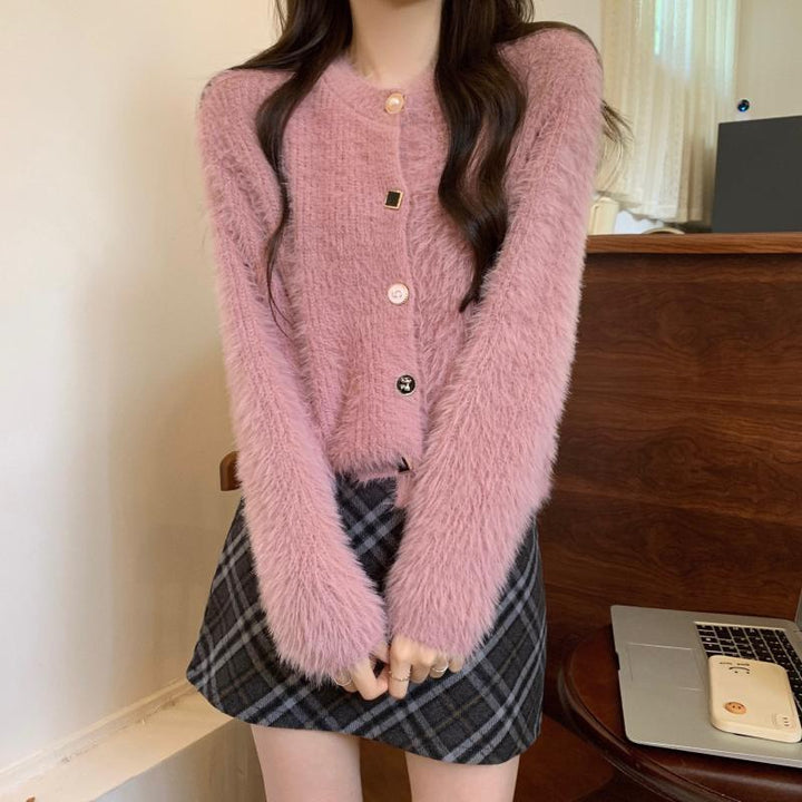 Cardigan moelleux pour femmes avec des détails de boutons élégants et des manches longues Chic & Stil
