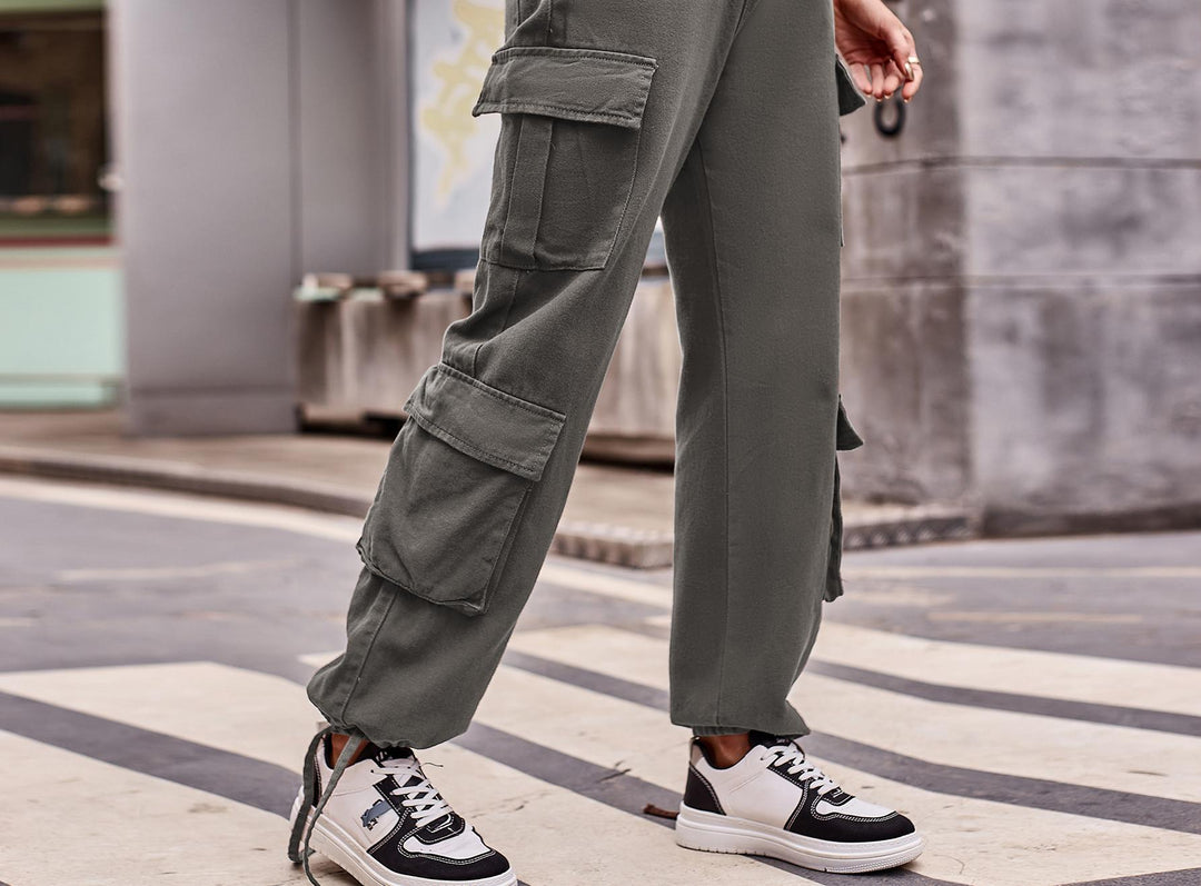 Women's cargo pants with an innovative cut and practical pockets Lune London