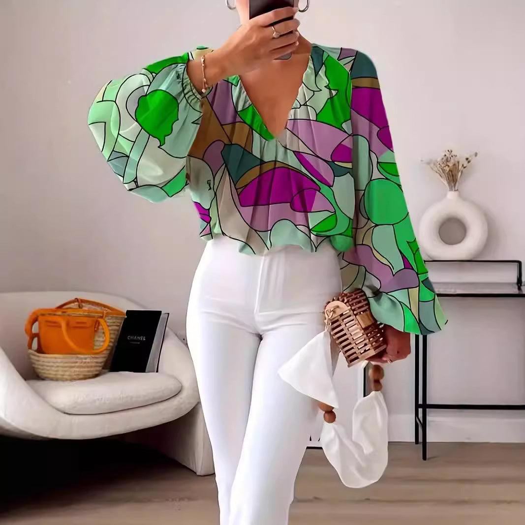 Blouse for women with V-neck and trendy graphic design Lune London
