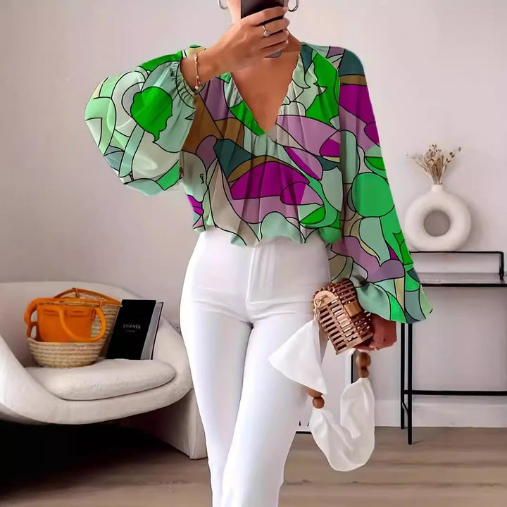Blouse for women with V-neck and trendy graphic design Lune London