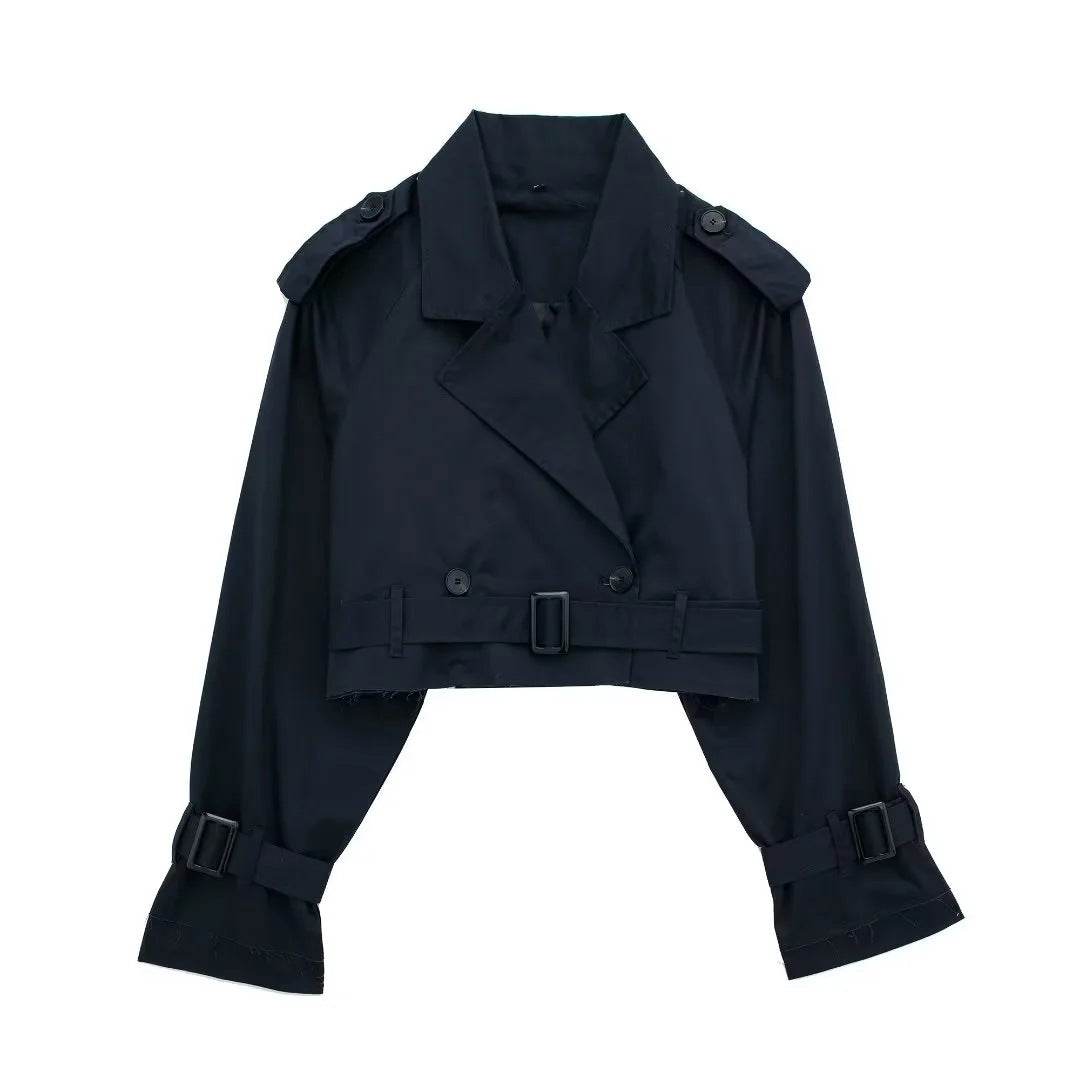 Fashionable short trench coat for women with an elegant design and stylish details Lune London