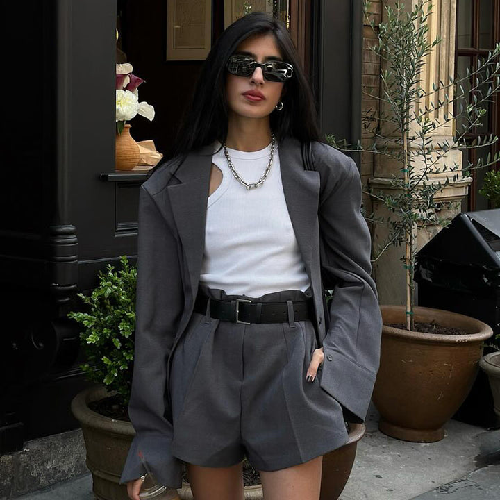 Blazer à la mode pour femmes avec ceinture et shorts Chic & Stil