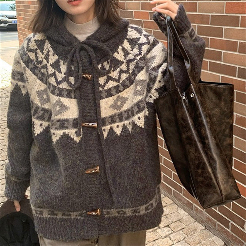 Cardigan en tricot confortable pour femmes avec capuche et motifs traditionnels Chic & Stil
