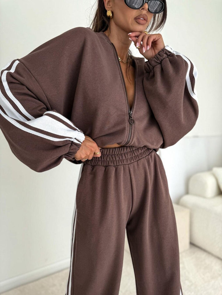 Women’s sports set with voluminous sleeves and zipper Lune London
