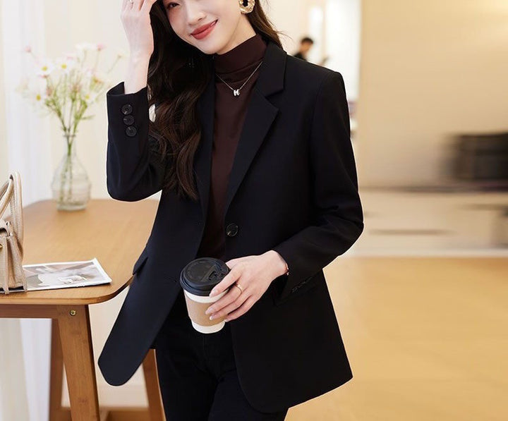Blazer élégant pour femmes au cut classique et détails raffinés Chic & Stil
