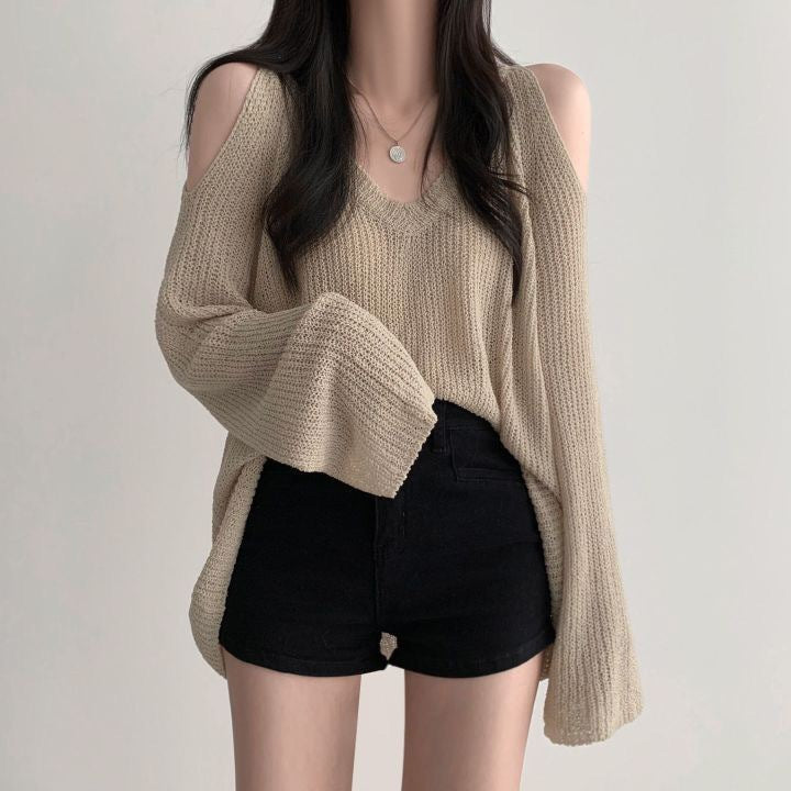 Casual sweater for women with off-shoulder and loose fit Lune London