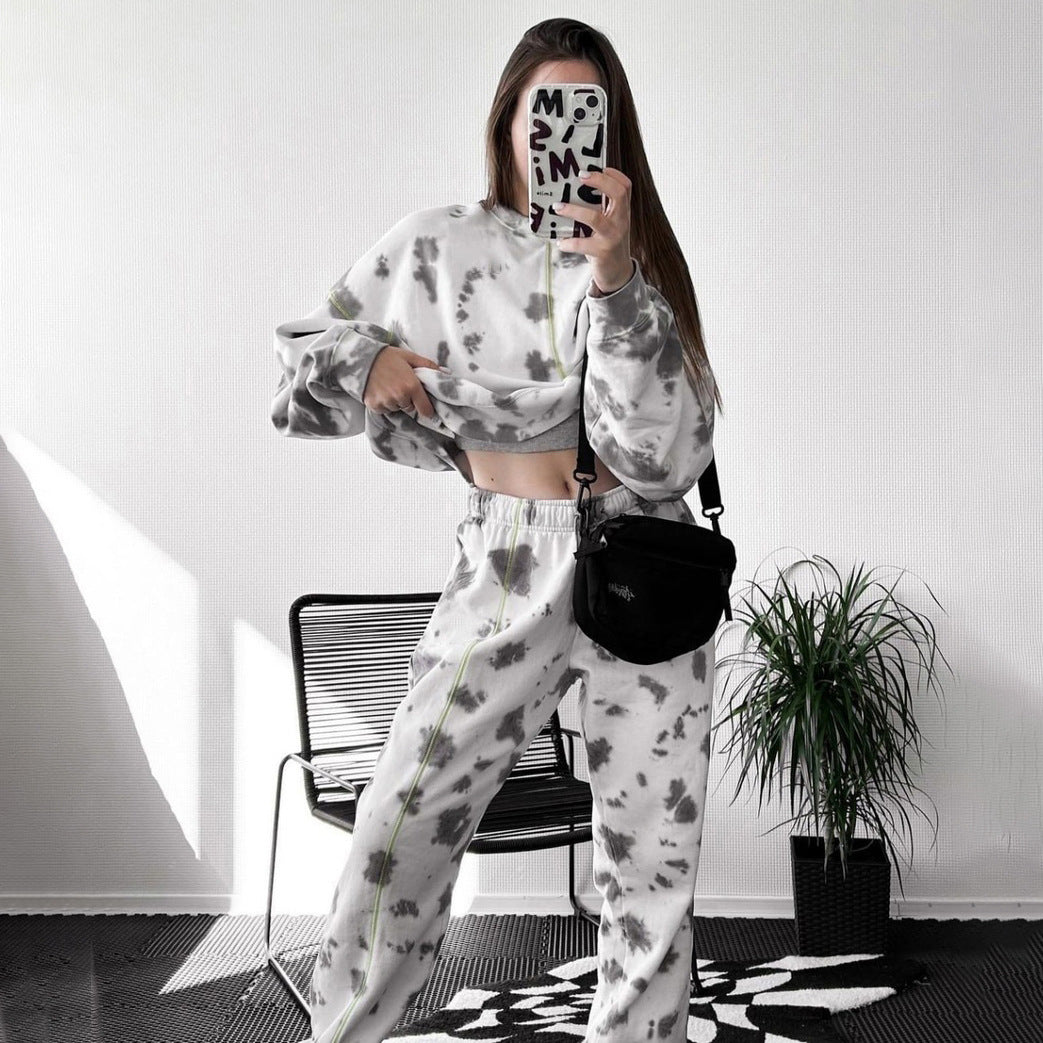 Casual women's set with cozy sweat pants and hoodie Lune London