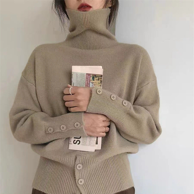 Pull femme à col roulé avec détails en boutons et matière douce Chic & Stil