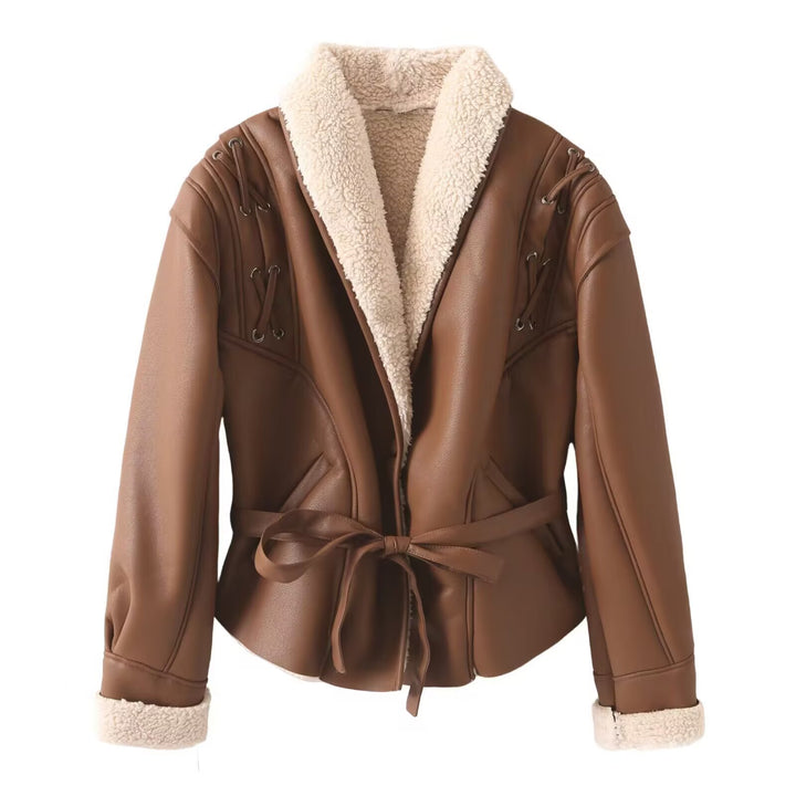 Veste en faux cuir pour femmes avec doublure en teddy luxueuse et détails de lacets artistiques Chic & Stil