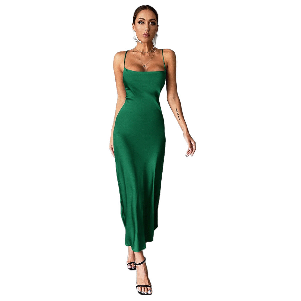 Elegant satin maxi dress for women with spaghetti straps and a flowy cut Chic & Stil