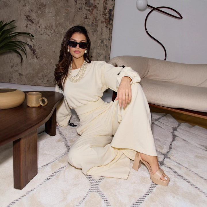 Sporty women's set with trendy lace details and a relaxed fit Lune London