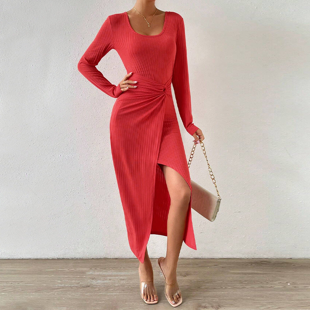 Robe maxi femme avec un design élégant enroulé et une fente latérale Chic & Stil