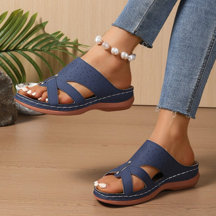 Women's comfortable clogs with a trendy cut and a breathable surface structure Lune London