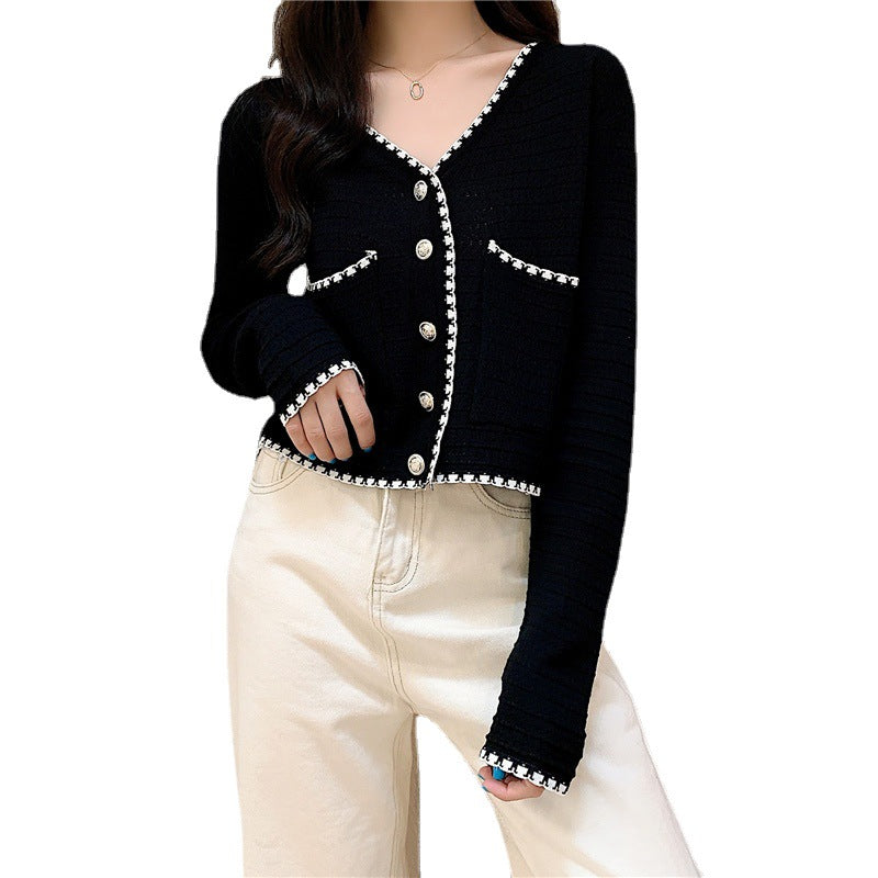Ladies fashionable cardigan with contrasting details and button placket Chic & Stil