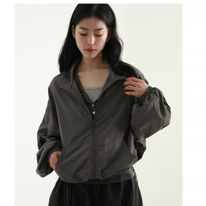 Ladies sporty windbreaker with high collar and zipper Chic & Stil