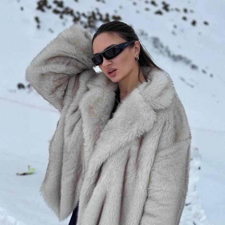 Ladies Comfortable Faux Fur Jacket in Oversize Style with Wide Lapel Lune London