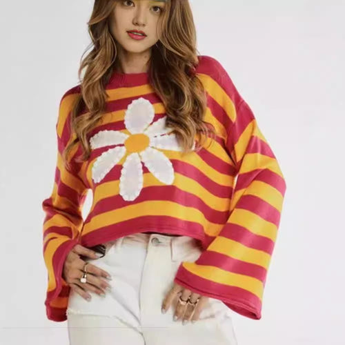 Casual cropped sweater for women with floral pattern Lune London