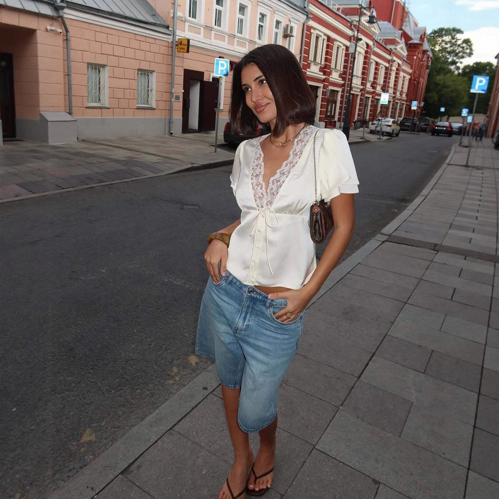Blouse pour femmes avec des accents en dentelle élégants et une coupe cintrée Chic & Stil