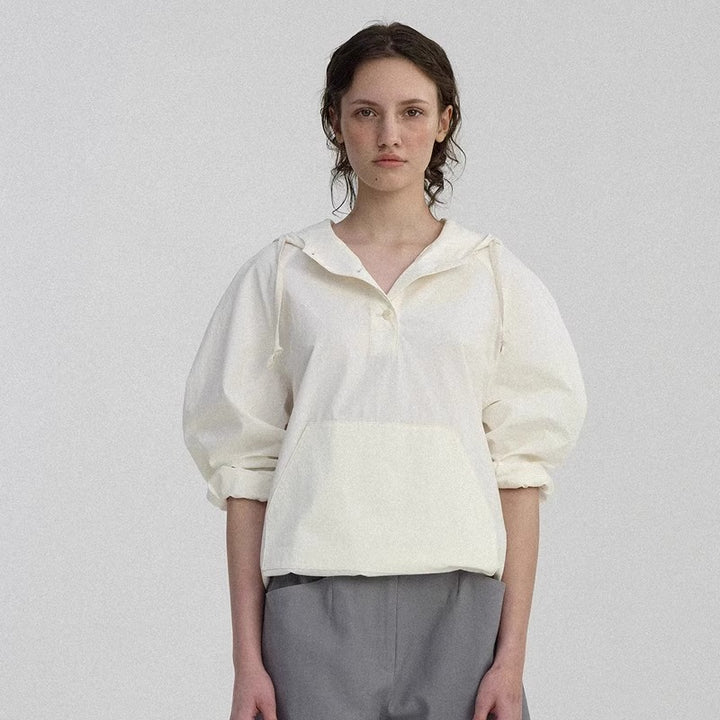 Blouse à capuche décontractée pour femmes avec coupe innovante Chic & Stil